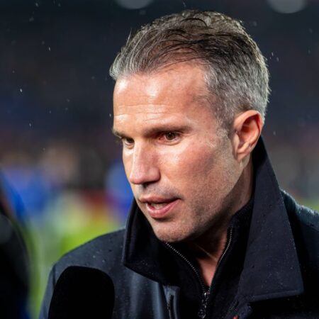 Van Persie a convocat șase jucători la ședință după înfrângerea cu FCSB: „Am fost foarte direct cu ei”