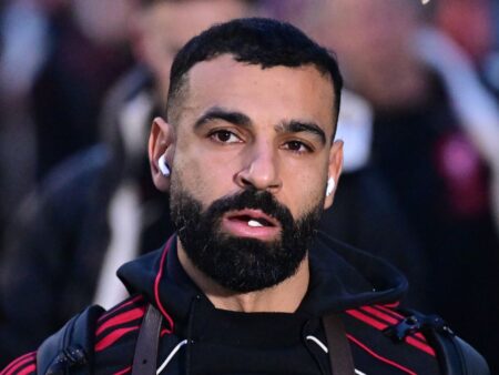 Liverpool „fierbe”: bannerul pentru Salah, viral pe glob!